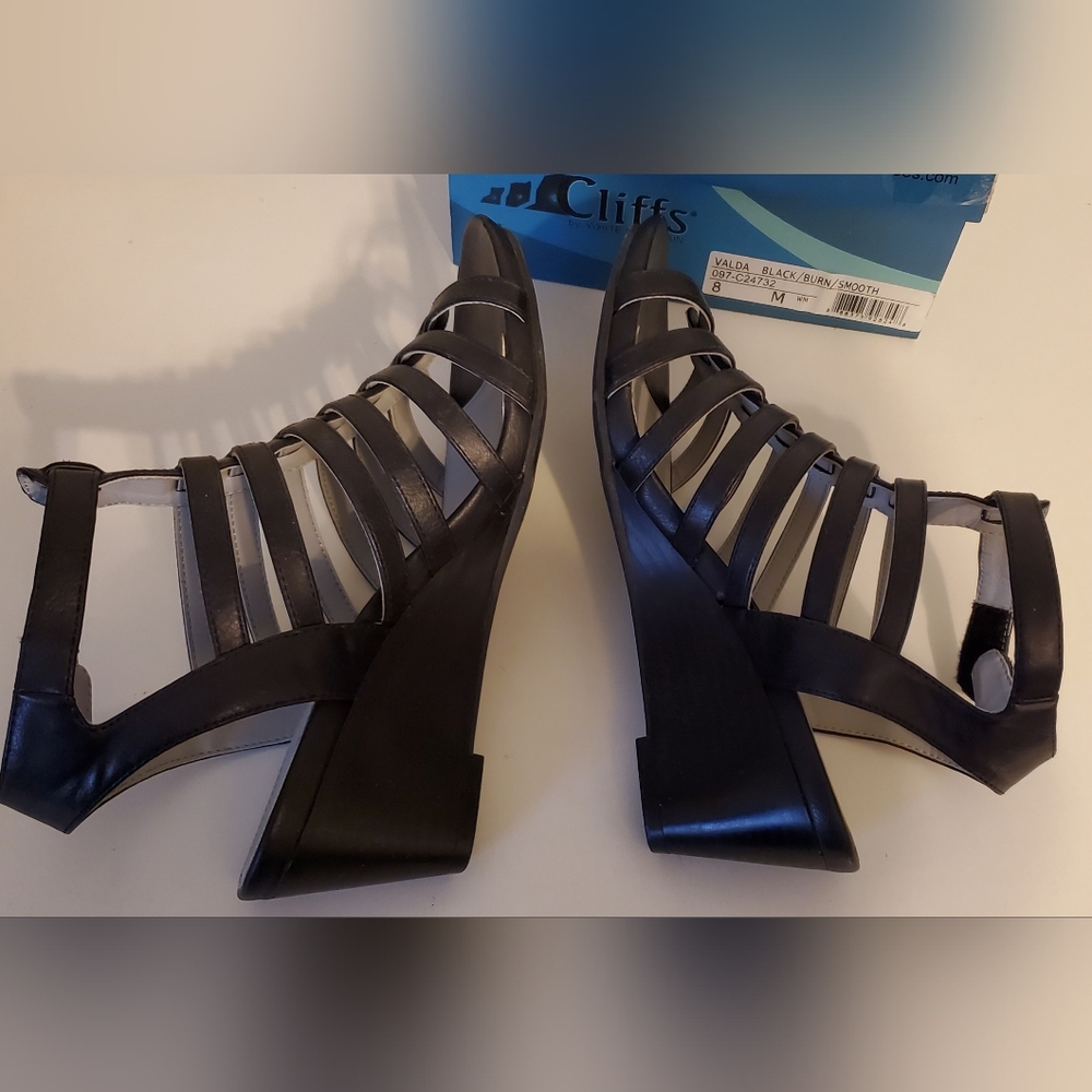 Women's 8 Cliffs Shoes Strappy Sandals Black Heels - Picture 8 of 11